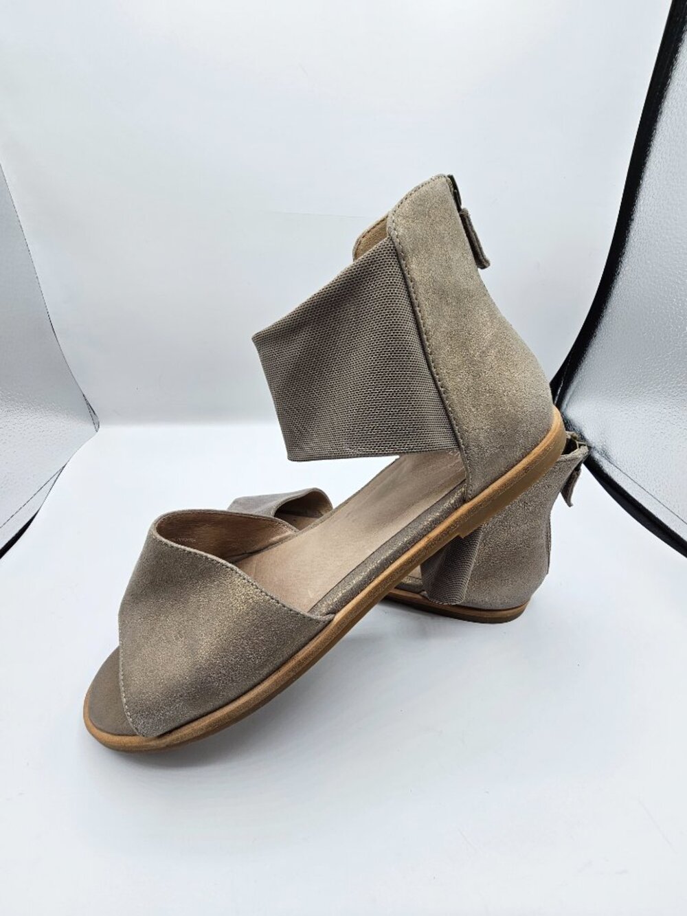 Eileen Fisher Sign Ankle Band Flat Sandals | Gold Tone | Women’s Size 9